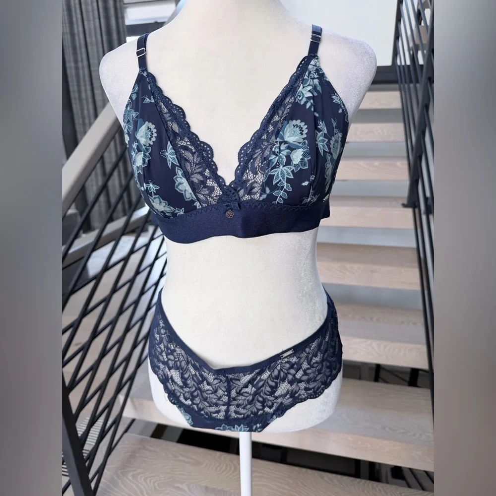Boho vintage Navy Floral Lace Bralette & Brief Set - Women Intimates size S